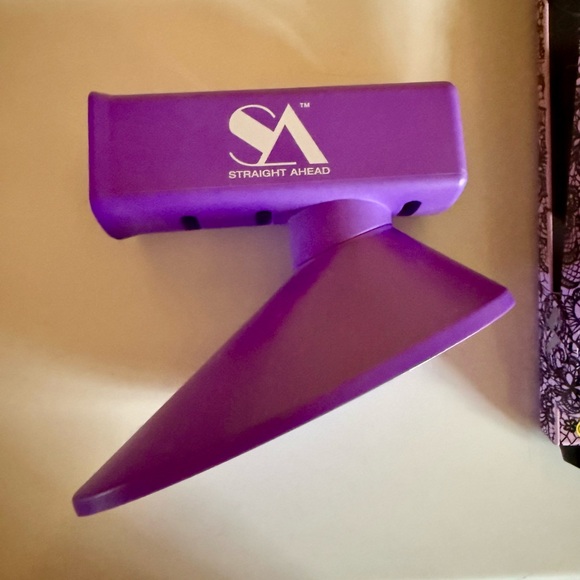 Straight Ahead Hair Straightener and Wall Mount - Picture 3 of 3